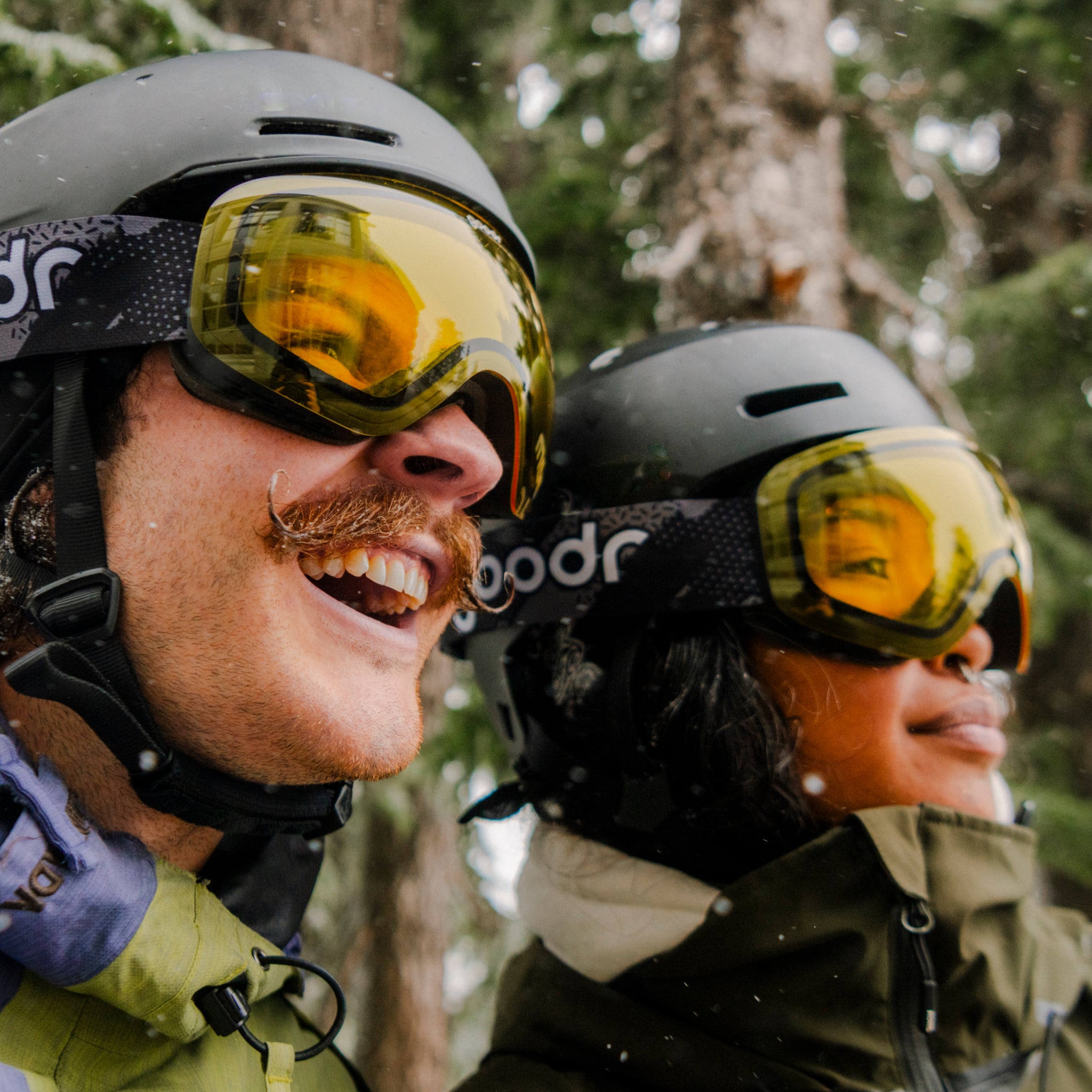 Black & Yellow Spherical Snow Goggles | Yellow Jacket's Yard Sale